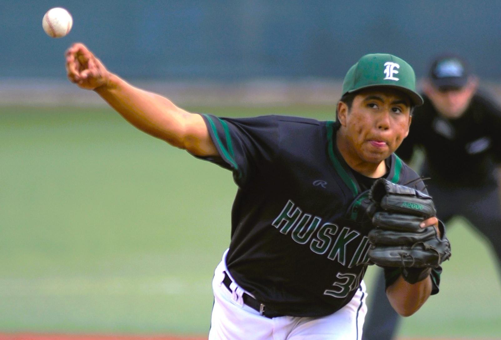 Huskies Snap Skid with All-Around Effort, Roll Past LA Harbor 10&ndash;1
