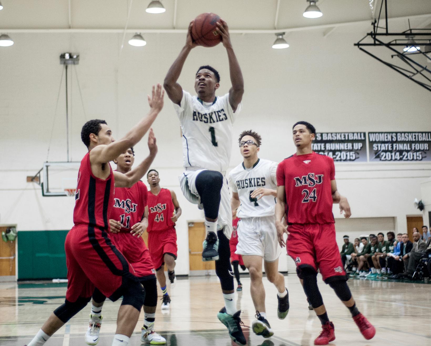 ELAC men&rsquo;s hoops win 71-52 in regional semis