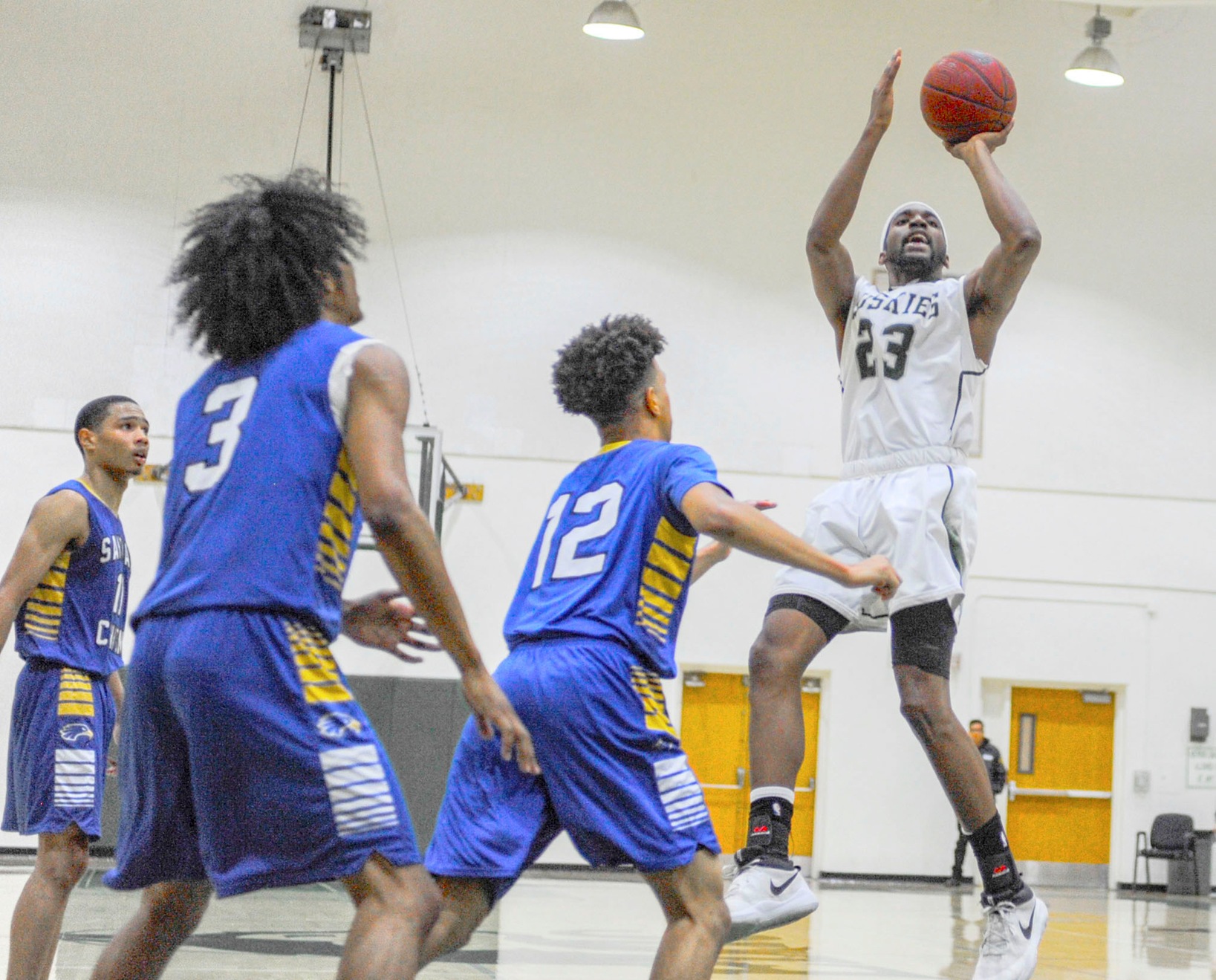 East Los Angeles College sophomore forward Roderick Williams attempts two of his 24 points scored in a 94-89 playoff loss vs. Santiago Canyon. (Photo by Tadzio Garcia)