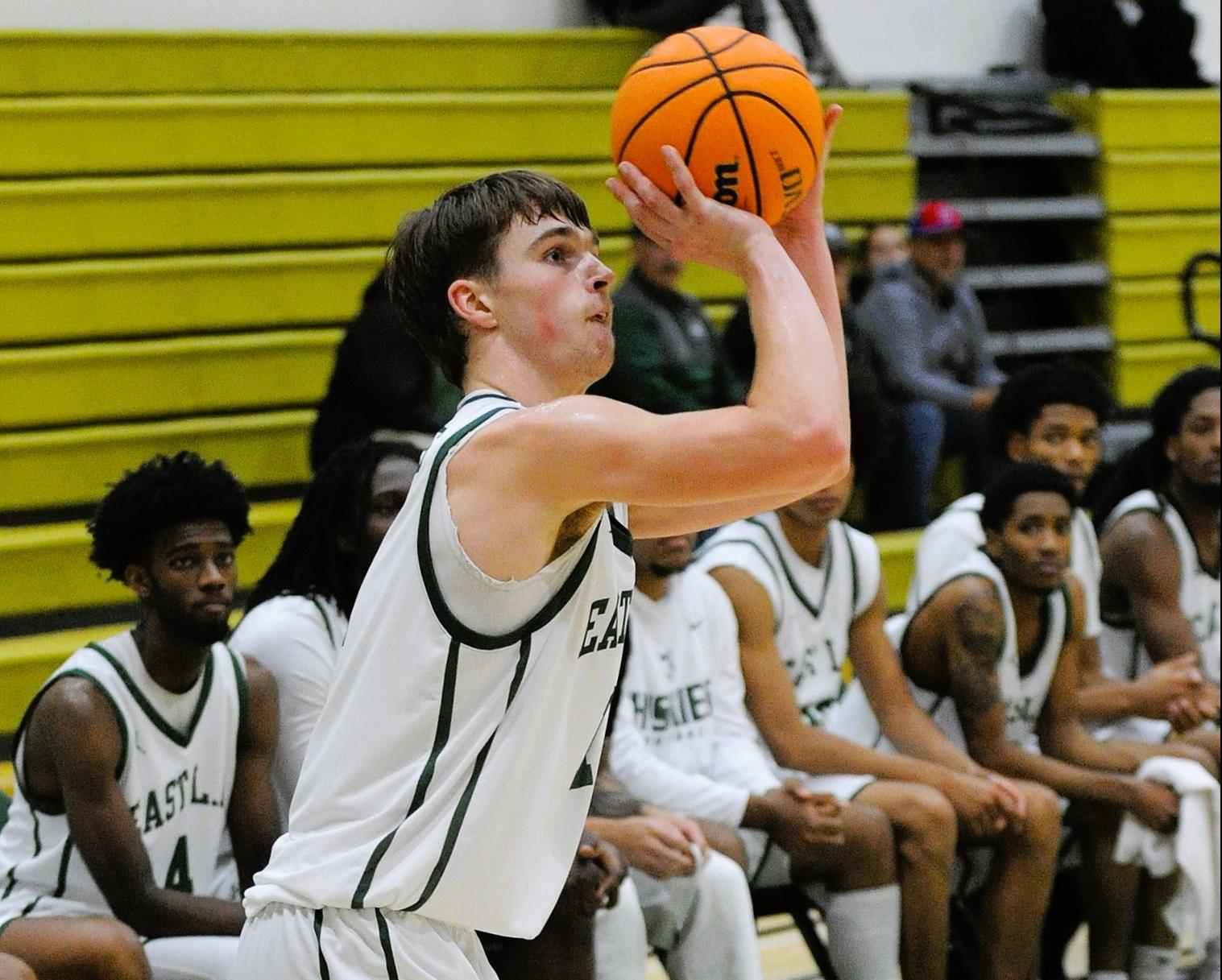 Barnes&rsquo; Buzzer-Beater Lifts ELAC Past Pasadena City, 71&ndash;68