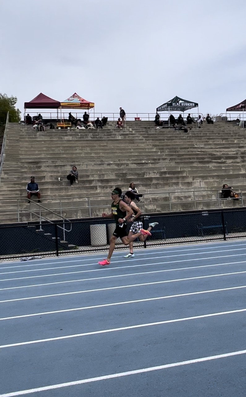 Huskies Standout at Arnie Robinson Invitational