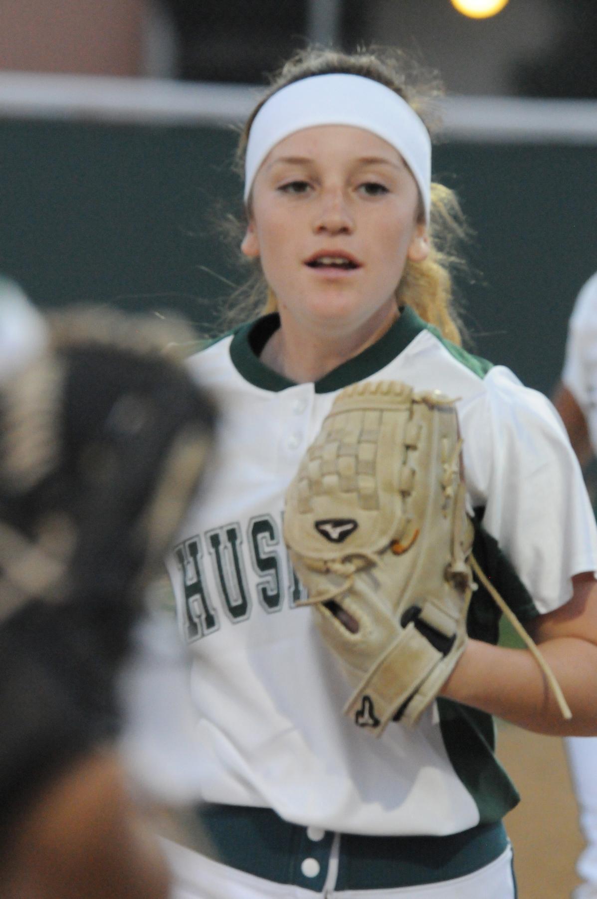 Huskies softball wins eighth game in last 10