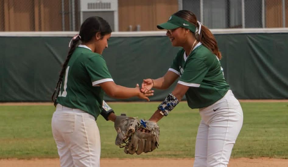 Huskies Mercy-Rule Roadrunners for Twentieth Win