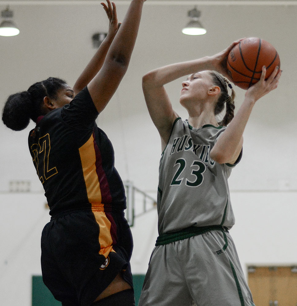 East Los Angeles College sophomore center Anna Tsybaeva had three block shots in a 71-59 win at Mt. SAC. She averages 2.7 per game, third best in the state. (Photo by Tadzio Garcia)