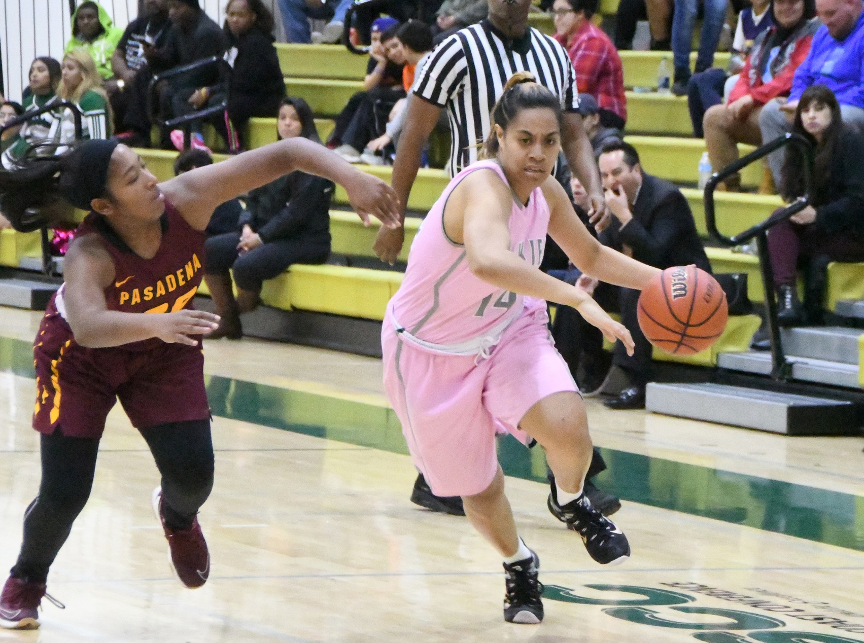 East Los Angeles College sophomore guard Wuanyei Ah-Hing drives towards the paint in a 78-49 win vs. Pasadena City College. (Photo by DeeDee Jackson)