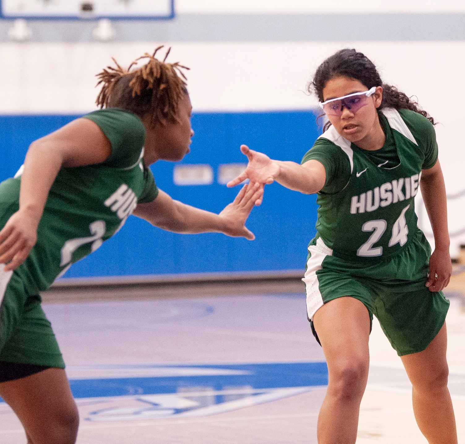 Huskies Shut Down Falcons