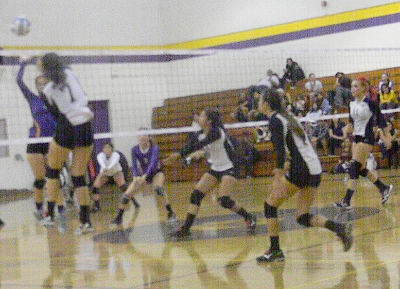 East Los Angeles Volleyball Wins 3-1 over Long Beach City