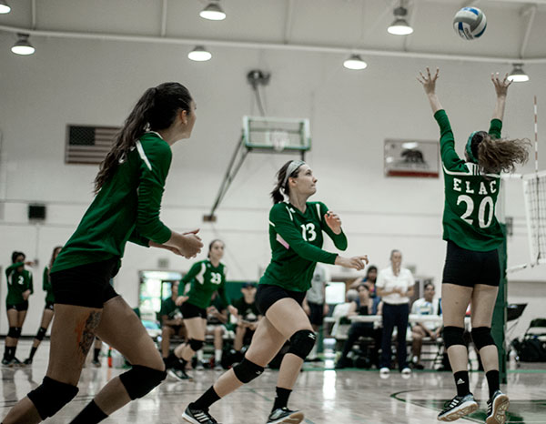 Volleyball toughs it out with No. 4 El Camino