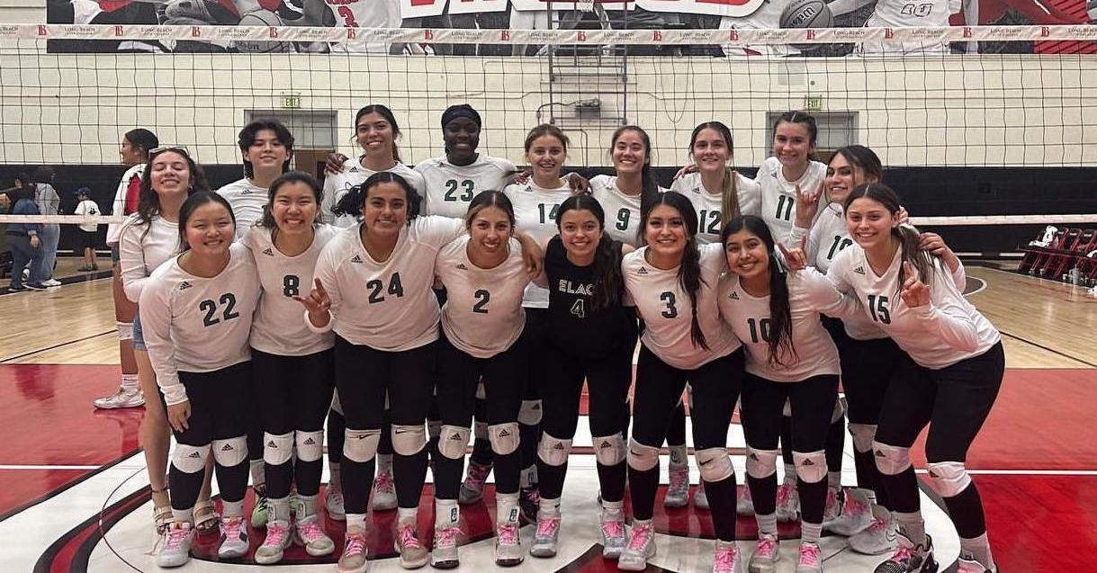 Pack Topples Undefeated Vikings in Long Beach